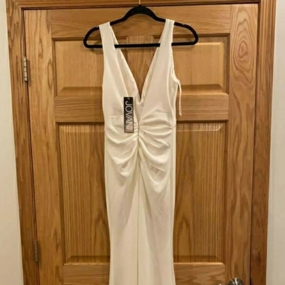 Jovani V-Neck Knotted Sleeveless Mermaid Gown - Picture 9 of 16